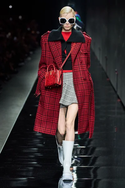 Look 14